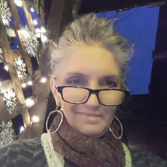 Meet your Posher, Suzanne - Picture 3 of 4